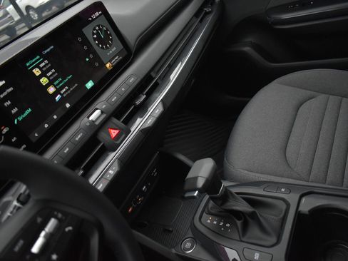 Used 2025 Kia K4 EX image 22