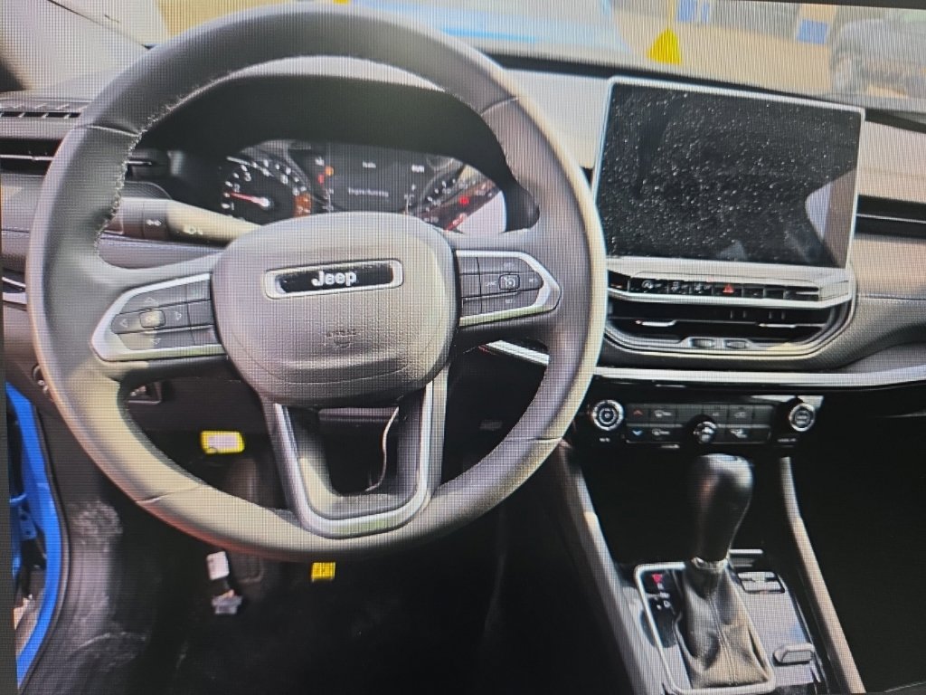Used 2026 Jeep Compass Latitude AWD/4WD image 11