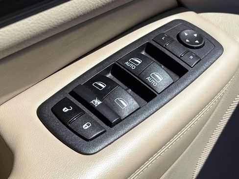 Certified 2022 Jeep Grand Cherokee Laredo E AWD/4WD image 18