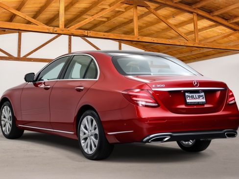 Used 2017 Mercedes-Benz E 300 image 3