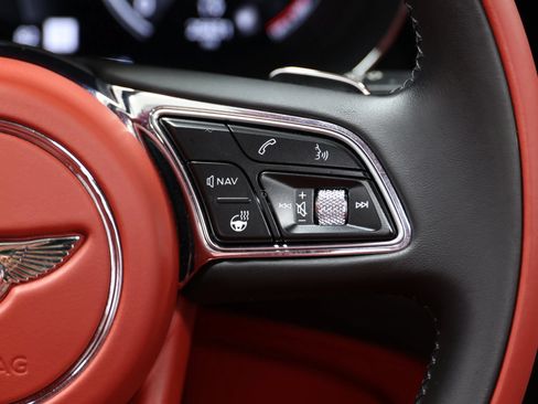 Used 2022 Bentley Bentayga AWD/4WD image 36