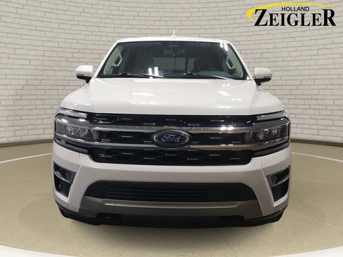 Used 2023 Ford Expedition Limited image 2