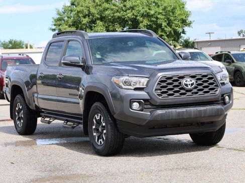Used 2020 Toyota Tacoma TRD Off-Road w/ TRD Premium Off Road Package AWD/4WD image 4