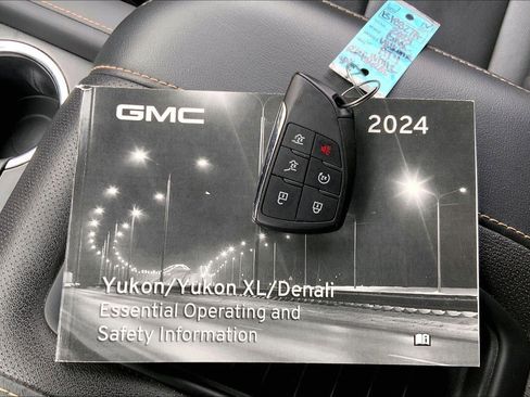 Used 2024 GMC Yukon XL AT4 w/ AT4 Premium Package image 11
