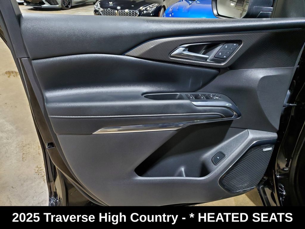 Used 2025 Chevrolet Traverse High Country FWD image 8