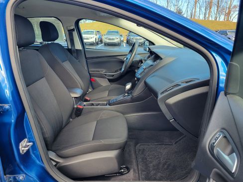 Used 2018 Ford Focus SE w/ Cold Weather Package image 28
