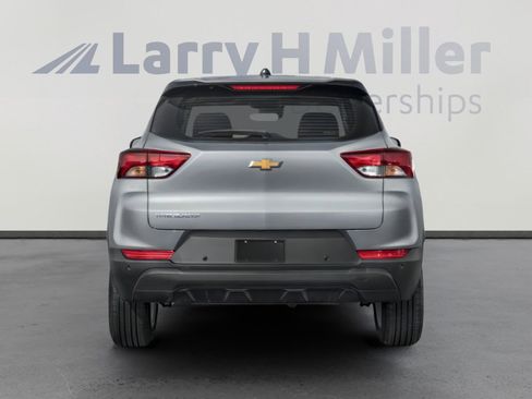 Used 2025 Chevrolet TrailBlazer LS w/ LS Convenience Package image 8