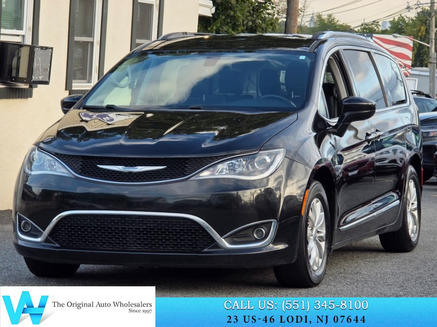 Used 2018 Chrysler Pacifica Touring-L Plus FWD image 3