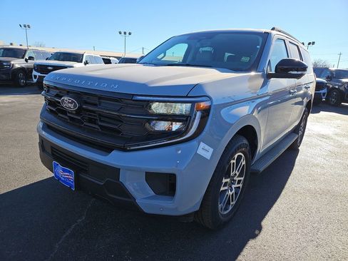 New 2026 Ford Expedition Active image 4
