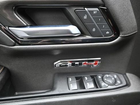 Used 2023 GMC Sierra 1500 AT4 w/ AT4 Preferred Package image 9