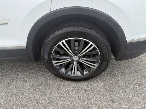 Used 2018 Volkswagen Tiguan SEL AWD/4WD image 26