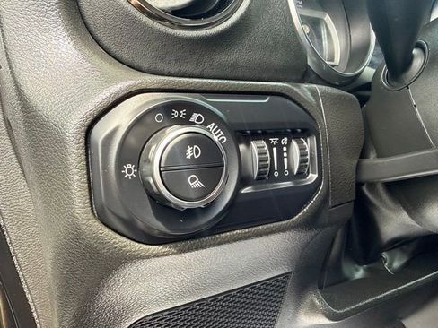Used 2022 Jeep Gladiator Overland AWD/4WD image 17