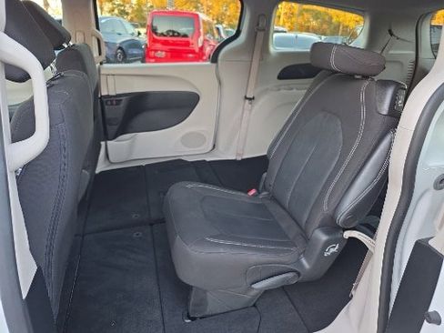 Used 2023 Chrysler Voyager LX image 18