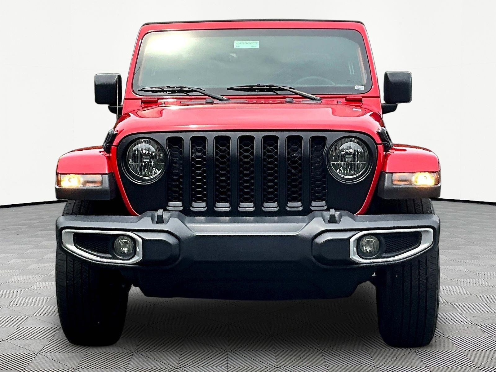 Used 2023 Jeep Gladiator Overland w/ Cold Weather Group AWD/4WD image 9