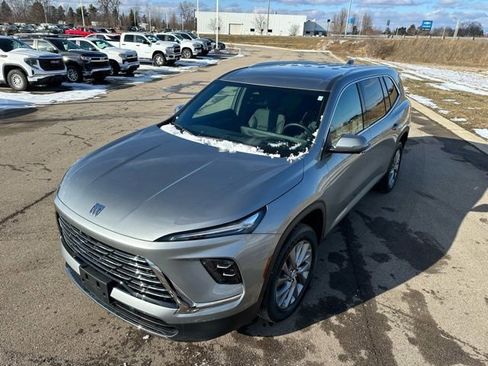 Used 2025 Buick Enclave Preferred image 10