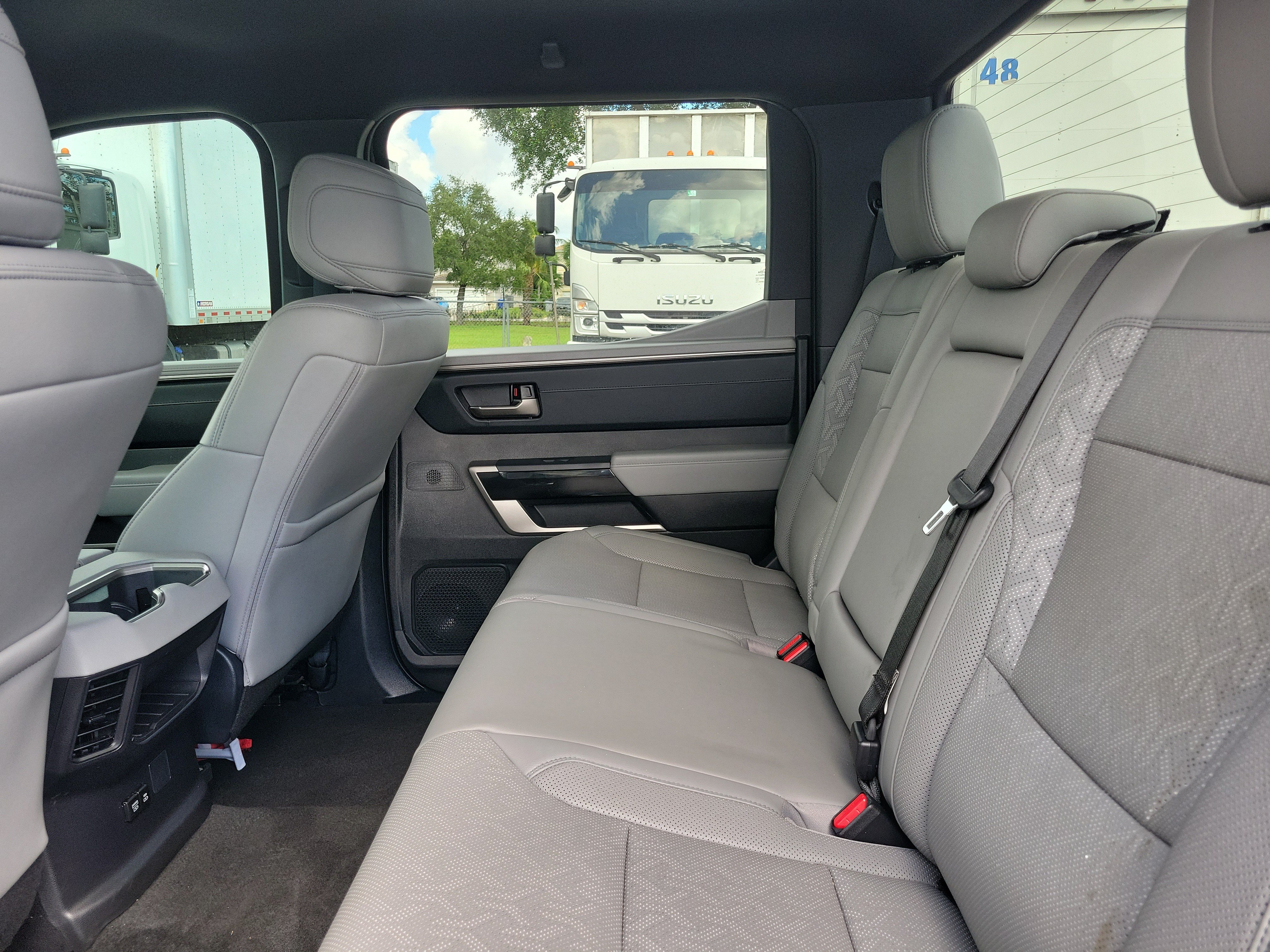 Used 2025 Toyota Tundra Limited AWD/4WD image 15