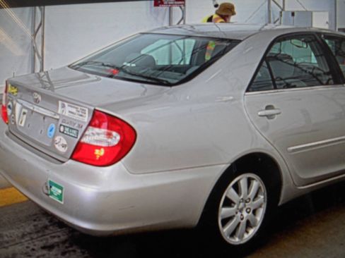 Used 2004 Toyota Camry XLE FWD image 2