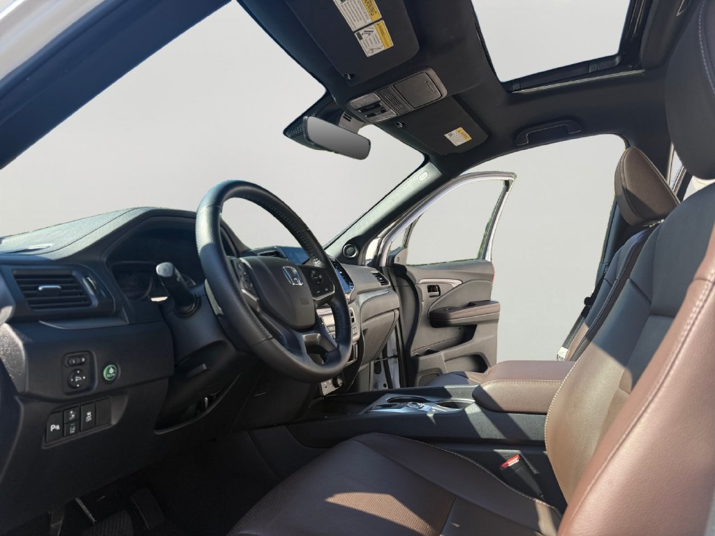 Certified 2025 Honda Passport EX-L image 9