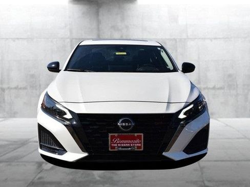 Used 2024 Nissan Altima 2.5 SR w/ SR Premium Package image 4