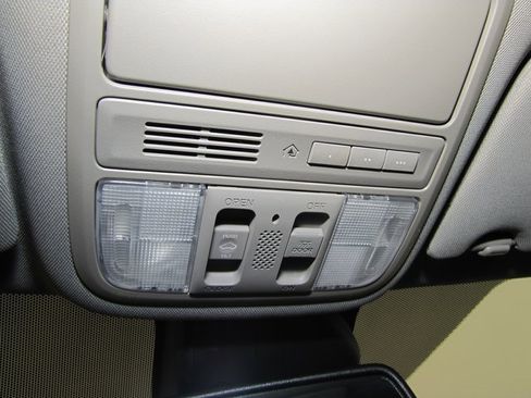 Used 2015 Honda Odyssey Touring image 9