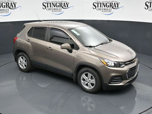 Used 2021 Chevrolet Trax LS w/ Tint and Cruise Package image 9