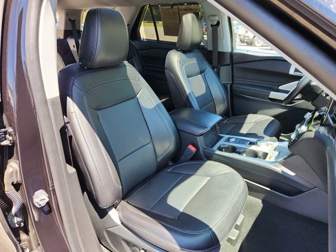 Used 2023 Ford Explorer Limited w/ Limited Technology Package AWD/4WD image 51