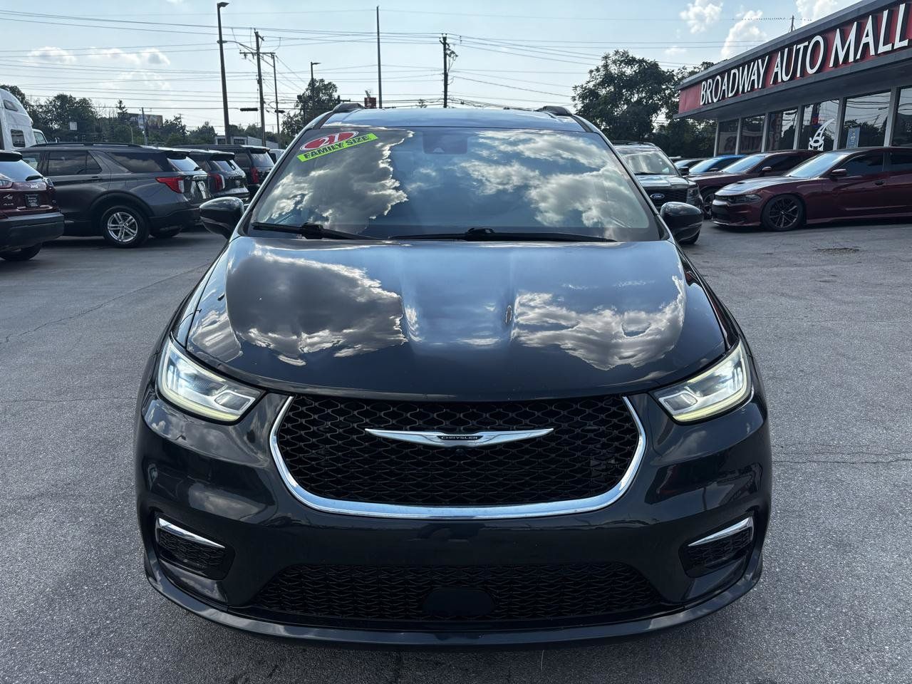 Used 2021 Chrysler Pacifica Touring FWD image 8
