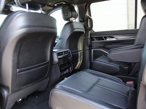 Used 2024 Jeep Wagoneer Series II image 14