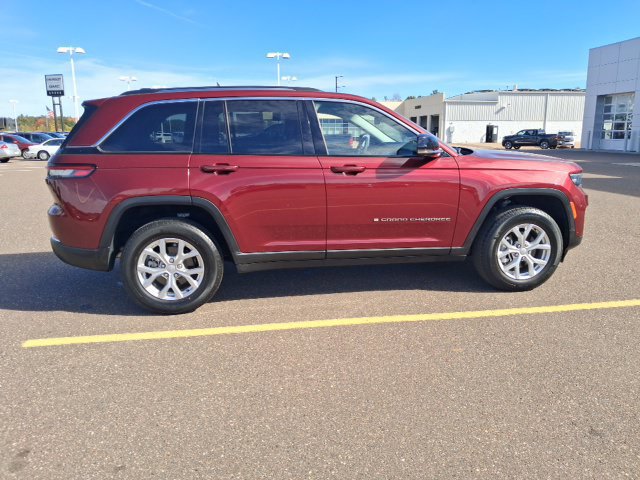 Used 2023 Jeep Grand Cherokee Limited w/ Luxury Tech Group II AWD/4WD image 9