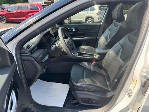 Used 2024 Jeep Compass Limited w/ High Altitude Package AWD/4WD image 13