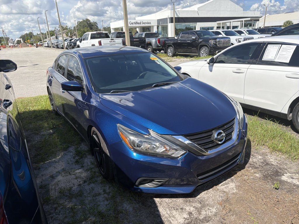 Used 2017 Nissan Altima 2.5 SR FWD image 2