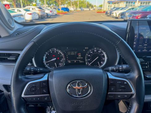 Used 2022 Toyota Highlander Limited AWD/4WD image 14