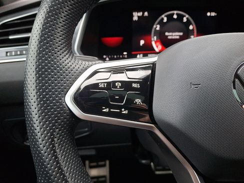 Used 2022 Volkswagen Tiguan SE R-Line image 22