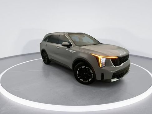 Used 2025 Kia Sorento S w/ Panoramic Sunroof Package FWD image 6