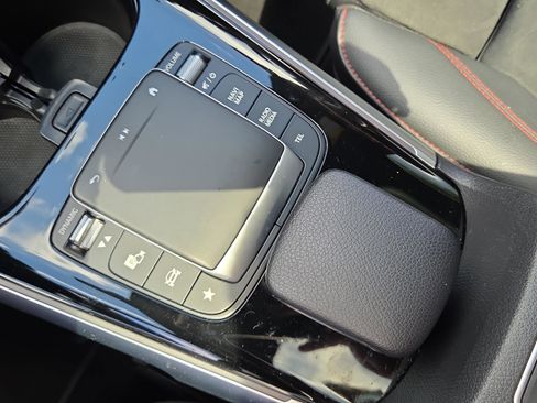 Certified 2023 Mercedes-Benz GLB 250 image 30