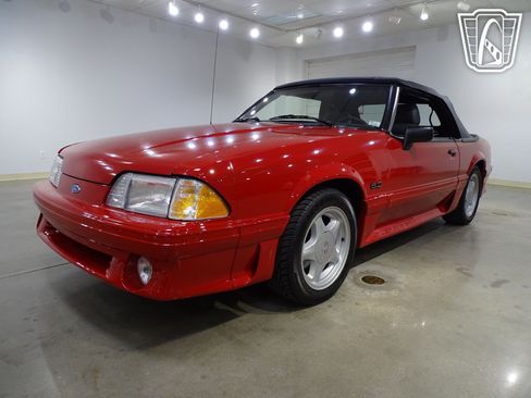 Used 1989 Ford Mustang GT image 3