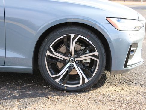 Used 2024 Volvo S60 B5 Plus image 12