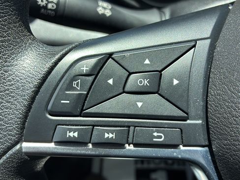 Used 2025 Nissan Versa SV FWD image 24