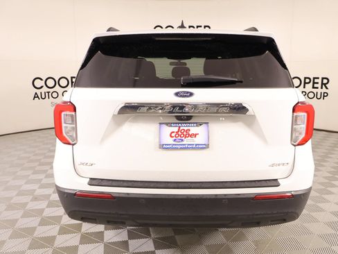 Used 2023 Ford Explorer XLT AWD/4WD image 22