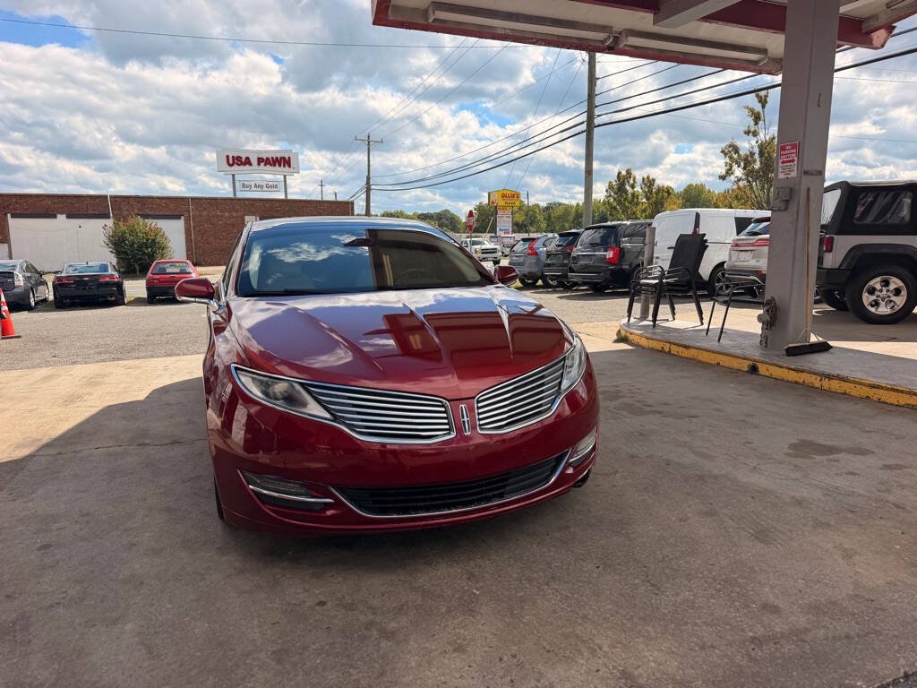 Used 2013 Lincoln MKZ FWD image 2