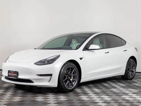 Used 2021 Tesla Model 3 Standard Range Plus image 1