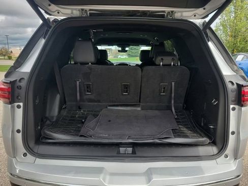 Used 2022 Chevrolet Traverse Premier AWD/4WD image 34