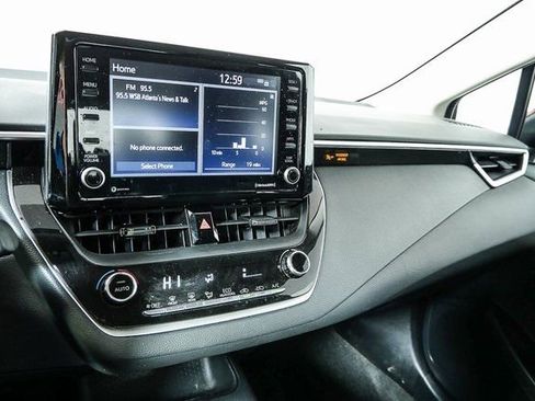 Used 2022 Toyota Corolla LE image 12