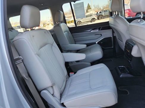 Used 2023 Jeep Wagoneer Series III w/ Convenience Group I image 28