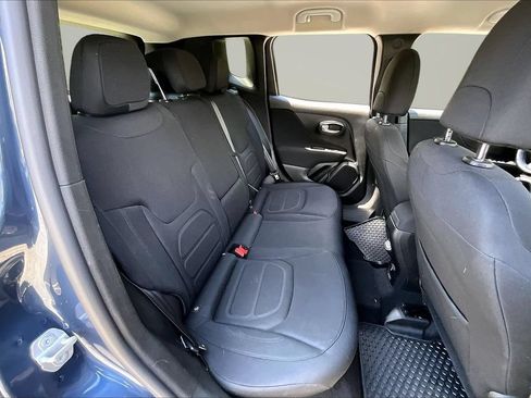 Used 2020 Jeep Renegade Latitude w/ Popular Equipment Group AWD/4WD image 22