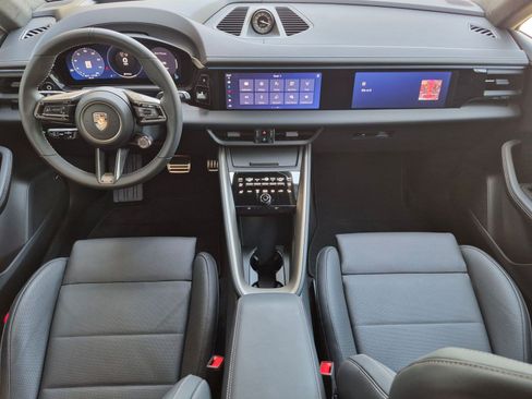 Certified 2025 Porsche Macan Turbo Electric AWD/4WD image 21