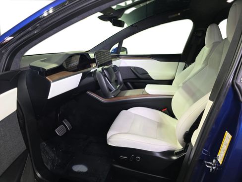 Used 2023 Tesla Model X AWD/4WD image 9
