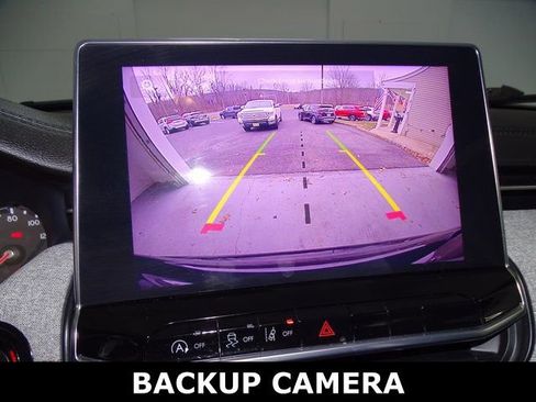 Used 2024 Jeep Compass Latitude w/ Sun and Sound Group image 15