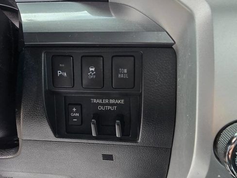 Used 2018 Toyota Tundra Platinum AWD/4WD image 16