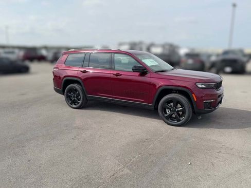 New 2025 Jeep Grand Cherokee L Limited w/ Black Appearance Package image 15